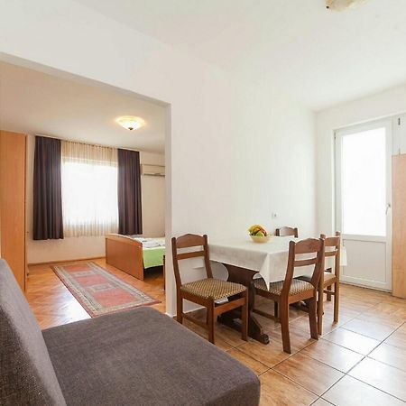 Hana Accommodation Sveti Stefan Rum bild