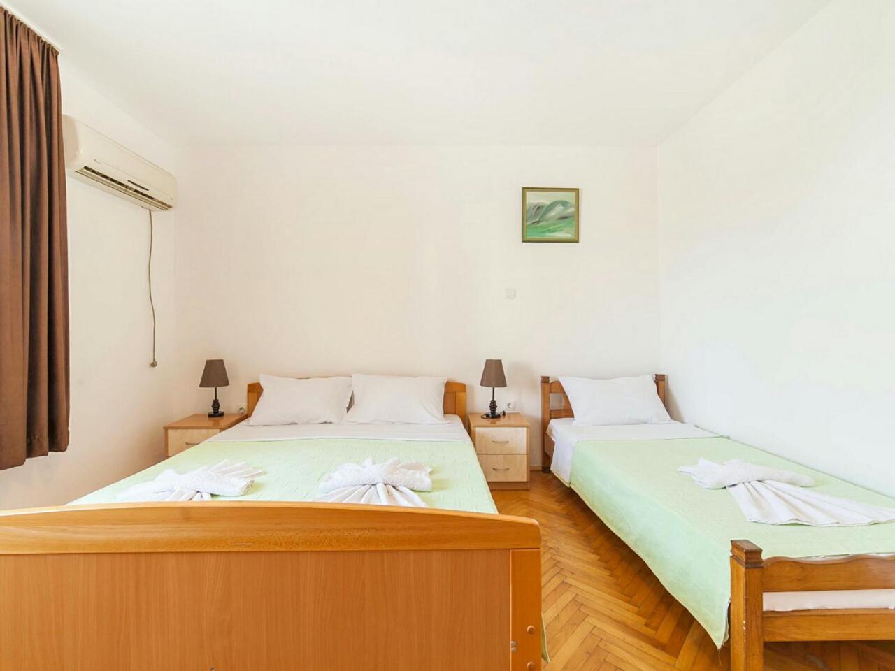 Hana Accommodation Sveti Stefan Exteriör bild