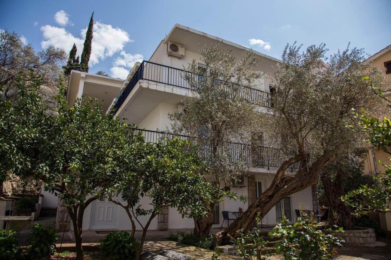 Hana Accommodation Sveti Stefan Exteriör bild
